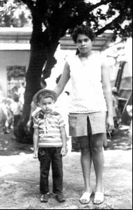 Maria e Aradim aos 4anos em 1969. S